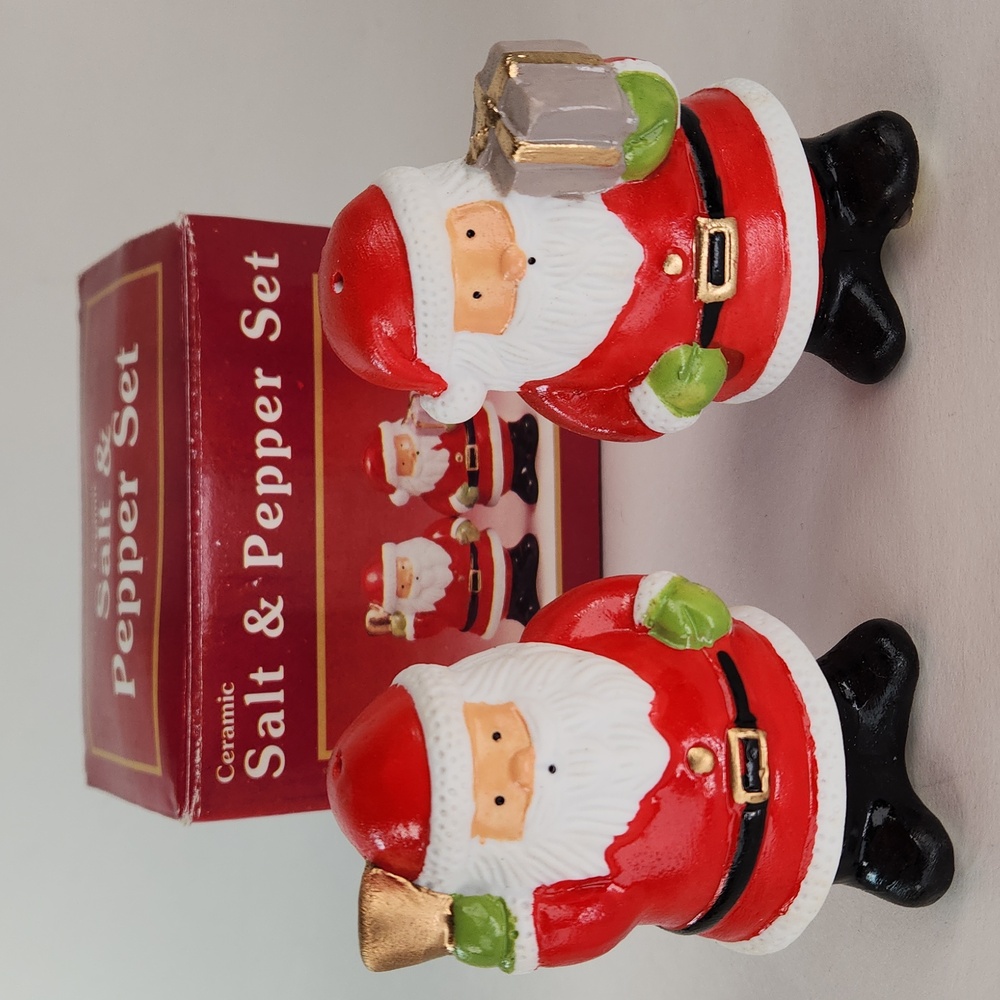 Ceramic Santas Salt & Pepper Set, In Orig Presentation/Storage box